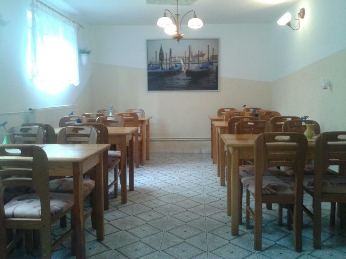 Apartamenty, Pokoje, Noclegi Pracownicze " Skarpa" Wilkasy Esterno foto