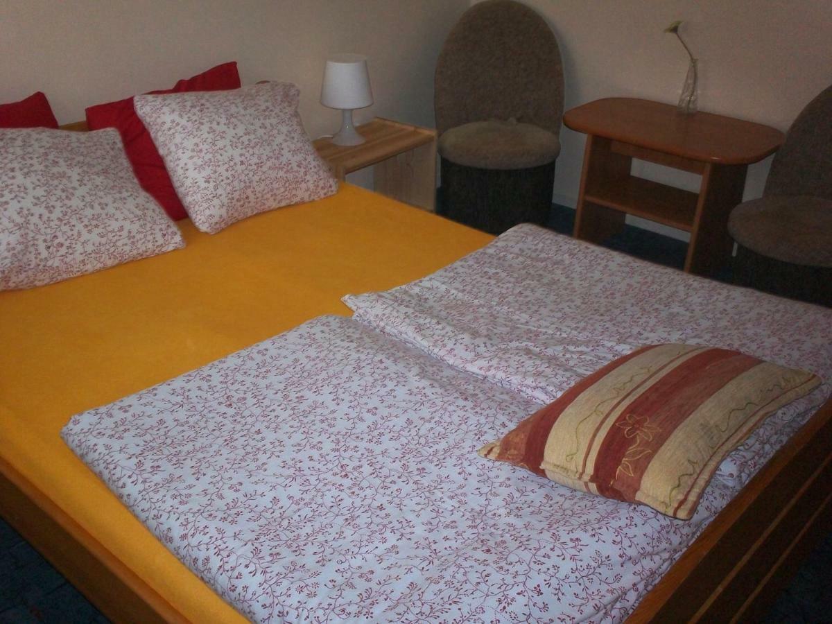 Apartamenty, Pokoje, Noclegi Pracownicze " Skarpa" Wilkasy Esterno foto
