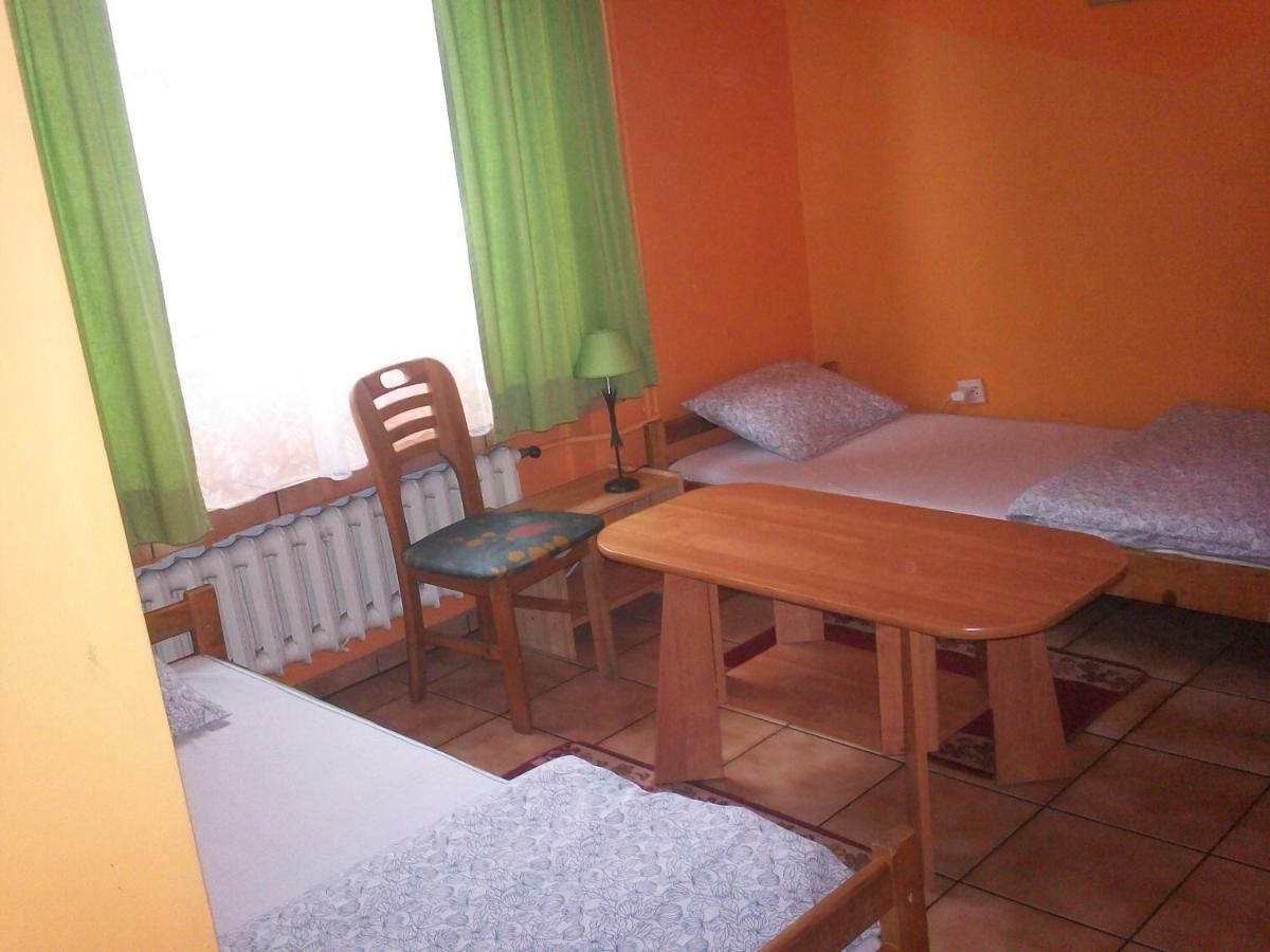 Apartamenty, Pokoje, Noclegi Pracownicze " Skarpa" Wilkasy Esterno foto